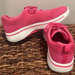 Skechers Women’s GO WALK Arch Fit - Motion Breeze size 7.5